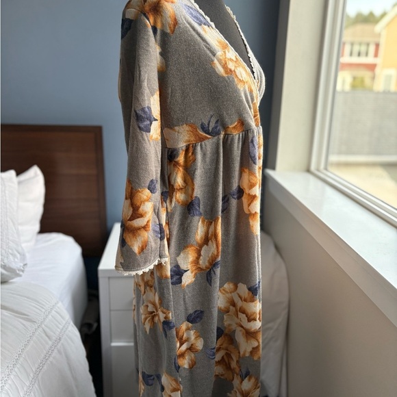 NWOT Hailey & Co. Gray Floral V-Neck 3/4 Sleeve Knee Length Dress w Pockets - Picture 6 of 15